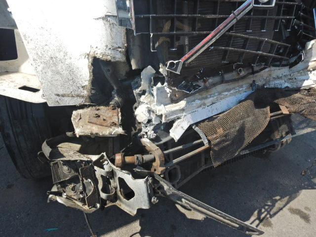 2013 Volvo VNL670 - Image 9