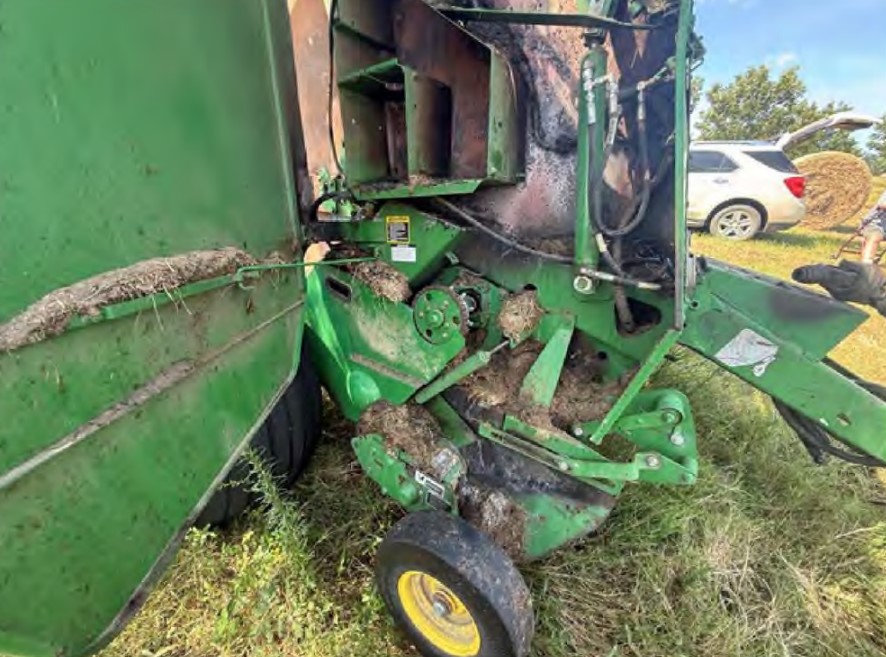 2015 John Deere 469 Baler - Image 3