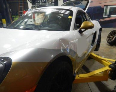 2016 Porsche Cayman GT4 Clubsport - Image 2