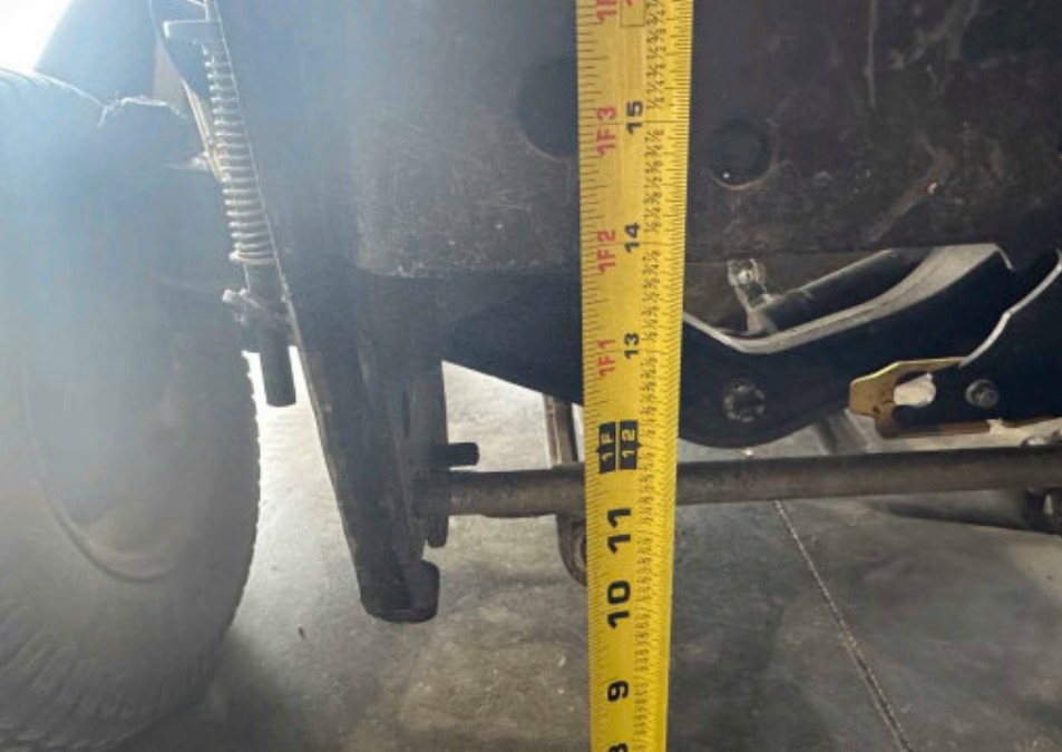 2017 John Deere X754 Tractor - Image 12