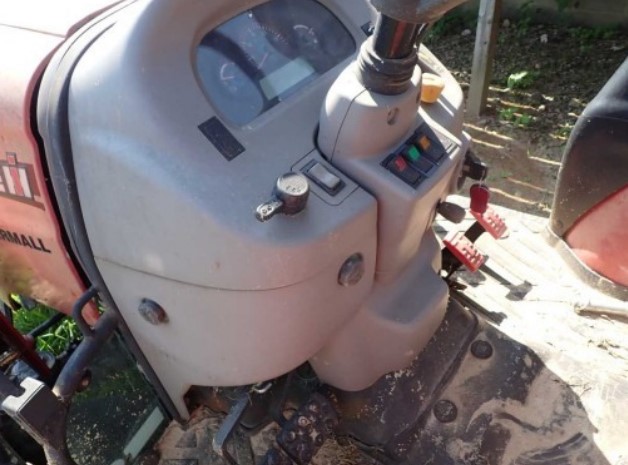 Case IH Farmall 30C Tractor - Image 13