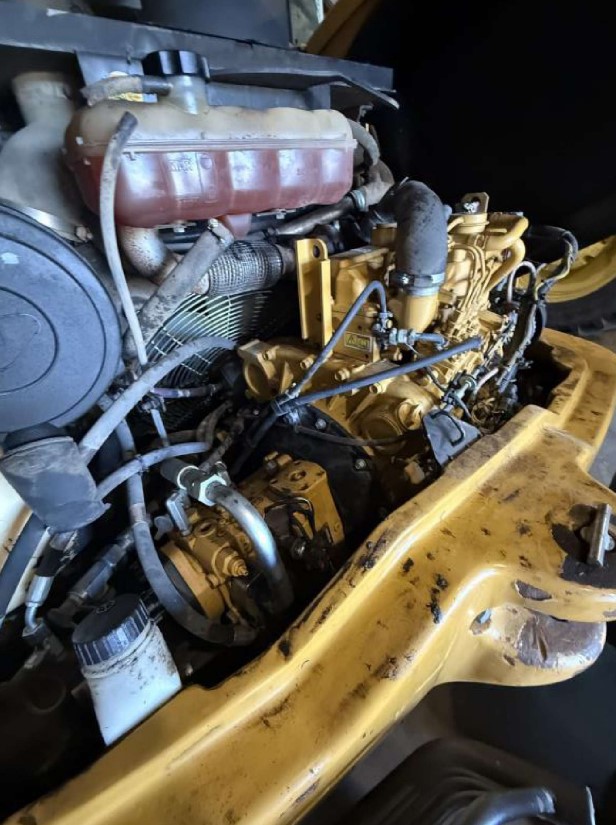 2013 Caterpillar 908H Wheel Loader - Image 9