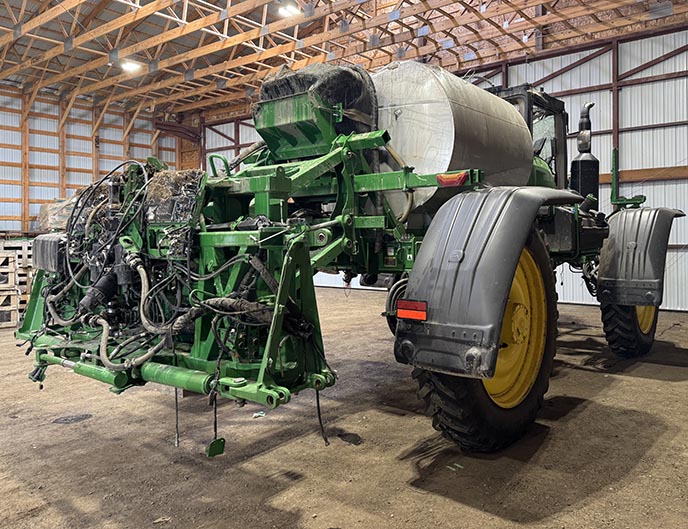 2025 John Deere 616R Sprayer - Image 3