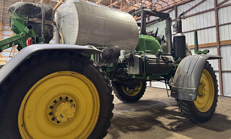 2025 John Deere 616R Sprayer - Image 4