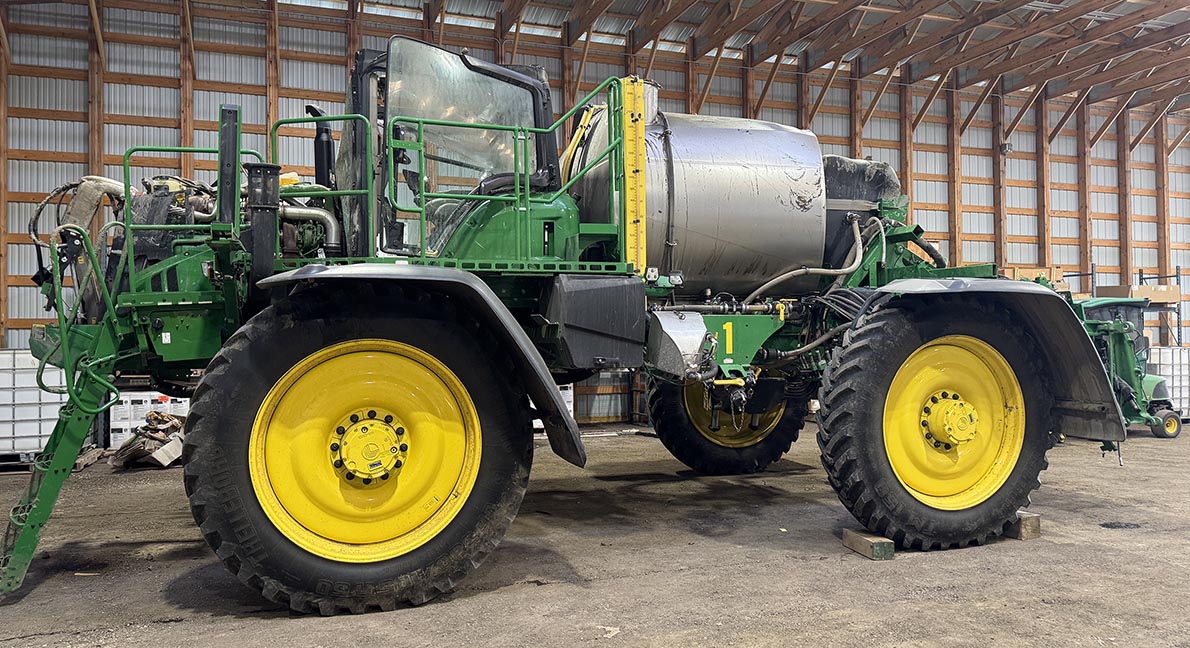 2025 John Deere 616R Sprayer - Image 9
