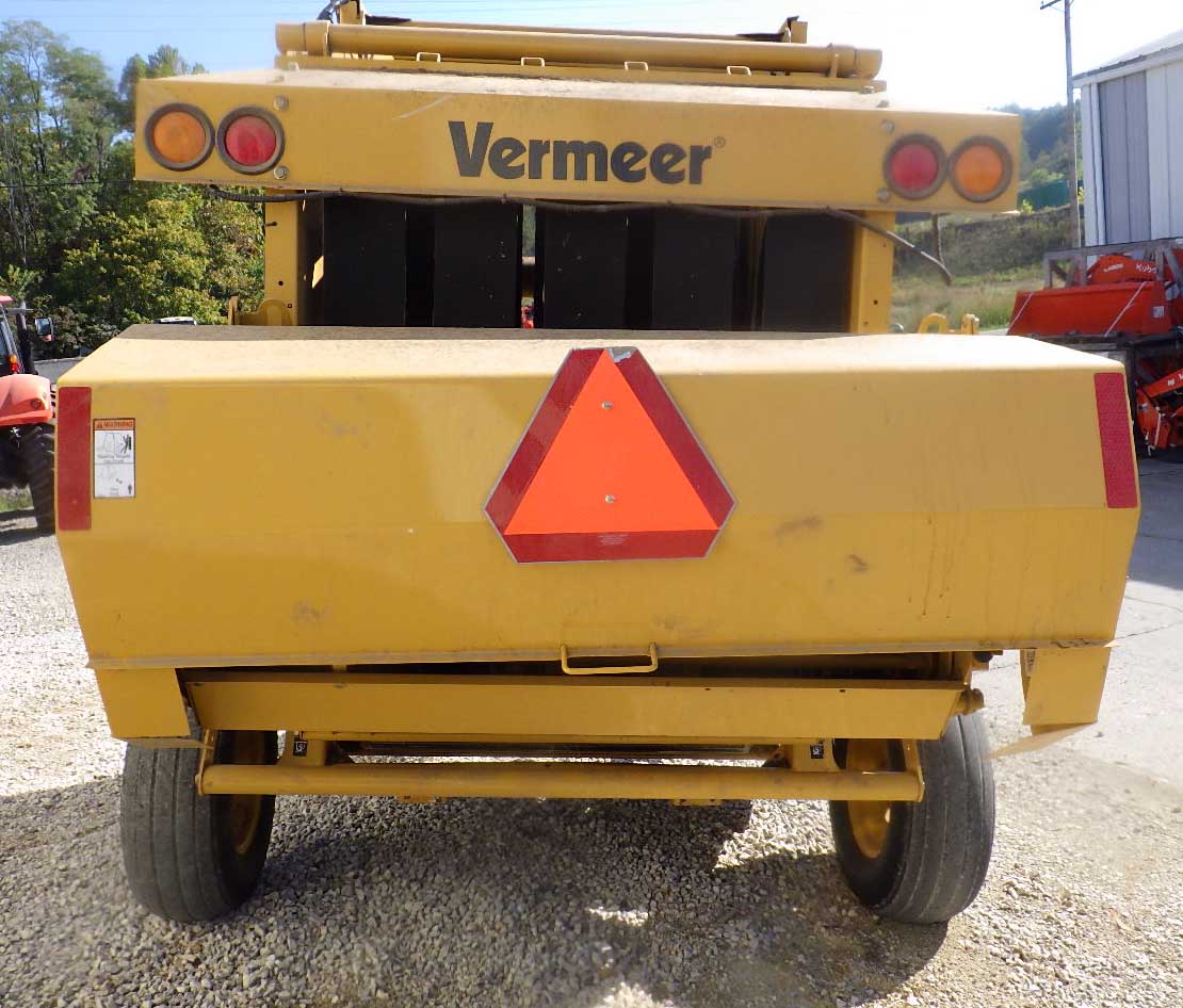 2013 Vermeer 5420 Round Baler - Image 3