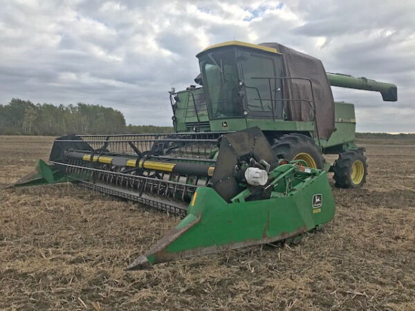 [Auction]: 1984 John Deere 8820 Combine | est. 3,302 hours miles ...