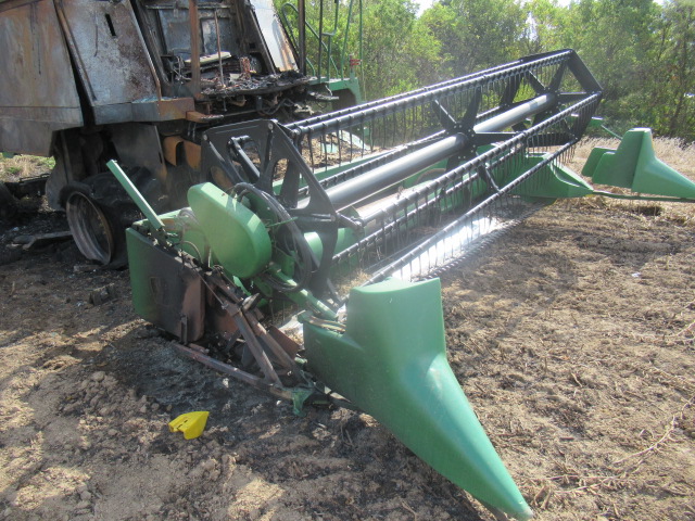 1992 John Deere 9400 Combine and Header - Image 10