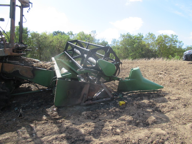 1992 John Deere 9400 Combine and Header - Image 11