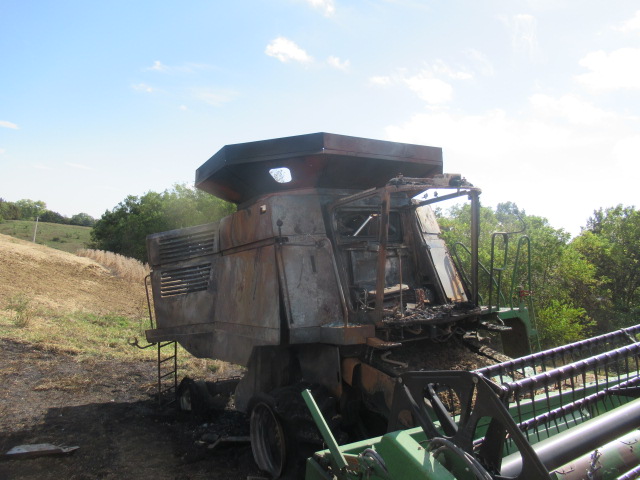 1992 John Deere 9400 Combine and Header - Image 5