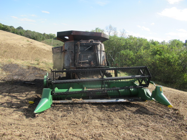 1992 John Deere 9400 Combine and Header - Image 7
