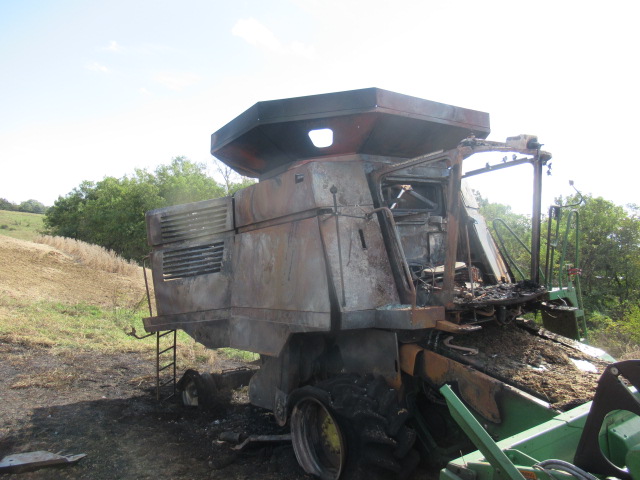 1992 John Deere 9400 Combine and Header - Image 9