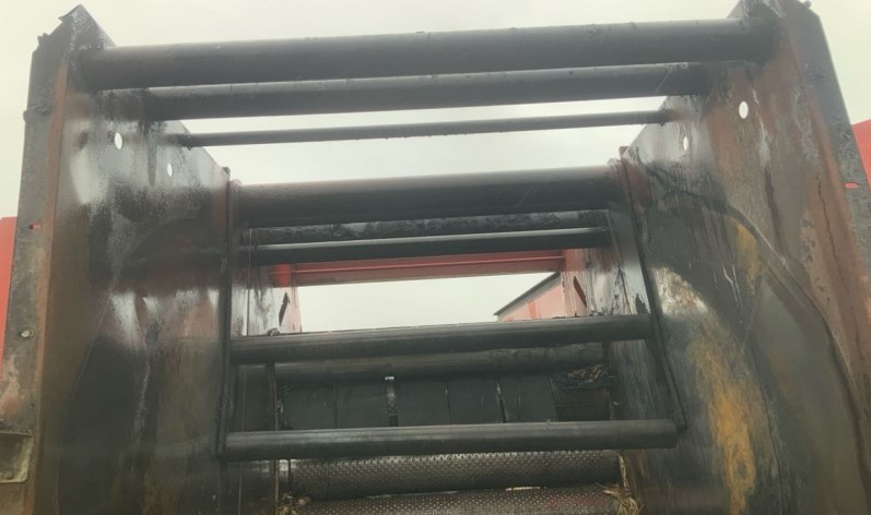 1997 New Holland 644 Baler - Image 12