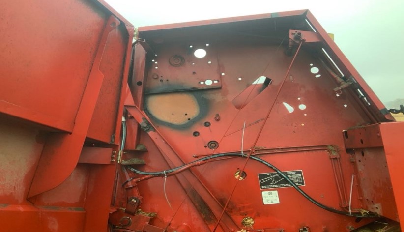 1997 New Holland 644 Baler - Image 15