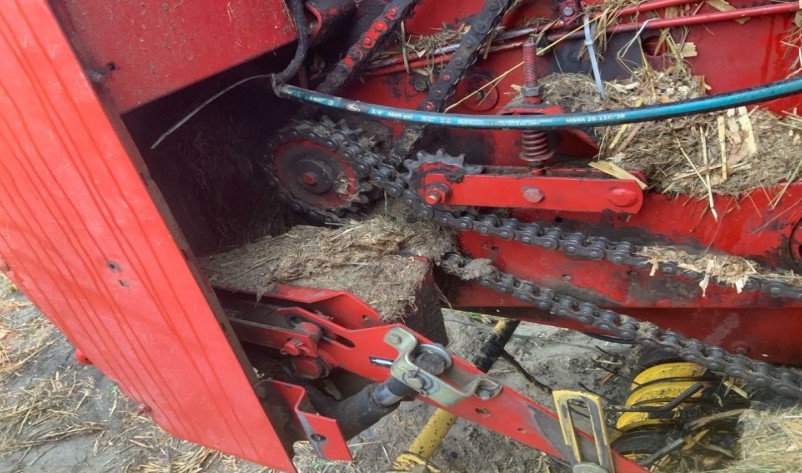 1997 New Holland 644 Baler - Image 16