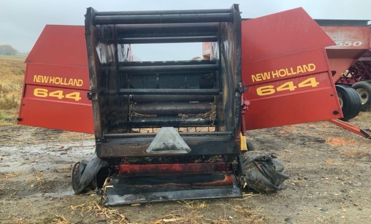 1997 New Holland 644 Baler - Image 2