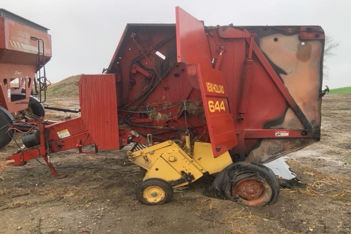 1997 New Holland 644 Baler - Image 4