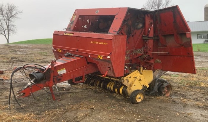 1997 New Holland 644 Baler - Image 5