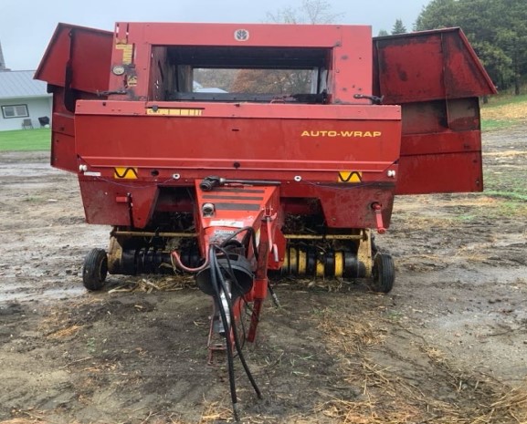 1997 New Holland 644 Baler - Image 6