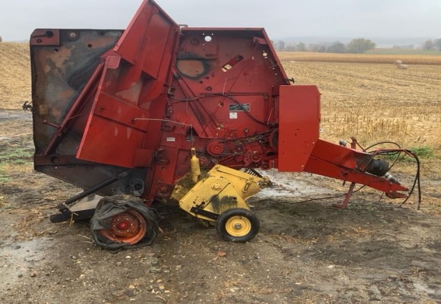 1997 New Holland 644 Baler - Image 8