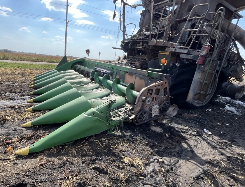 2021 John Deere S680 Combine/2014 John Deere 608C Corn Header - Image 2