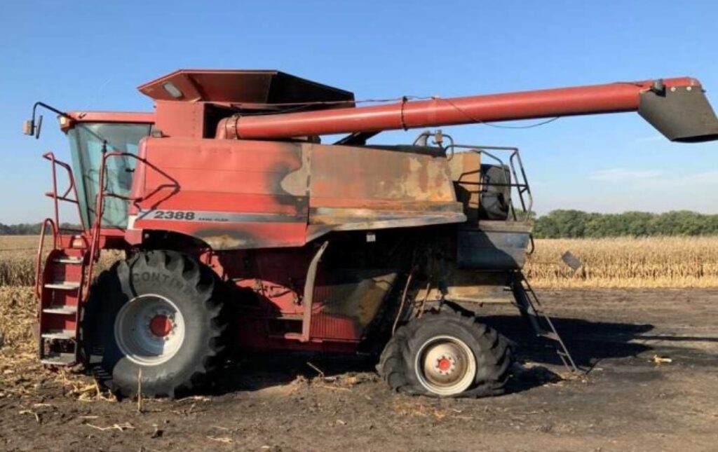 [Auction]: 2001 CASE IH 2388 Combine | Kansas | damaged | CAG