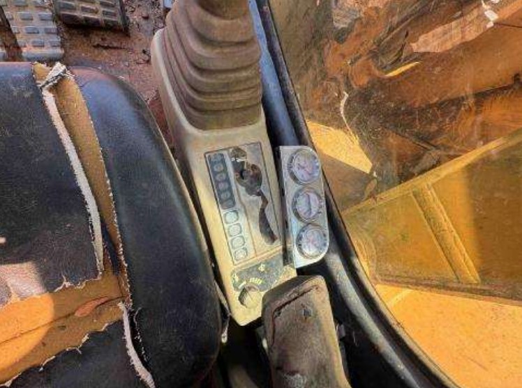 2004 Case 135 SR Excavator - Image 10