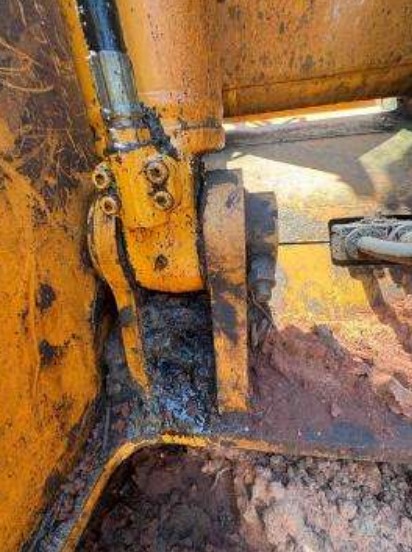 2004 Case 135 SR Excavator - Image 13