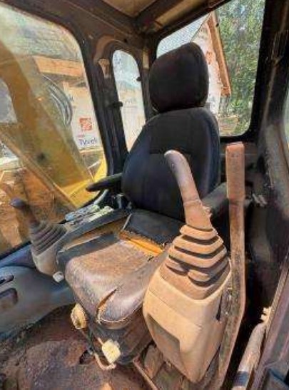 2004 Case 135 SR Excavator - Image 8