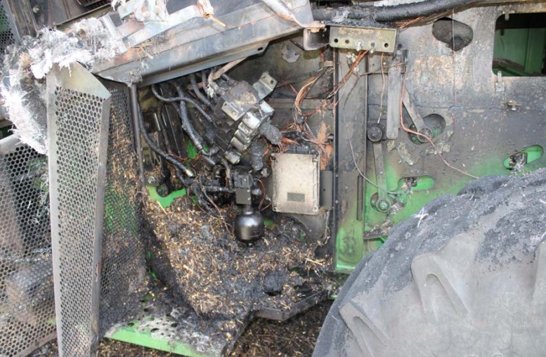 2006 John Deere 9660 STS Combine - Image 4