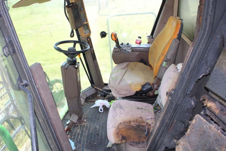 2006 John Deere 9660 STS Combine - Image 2