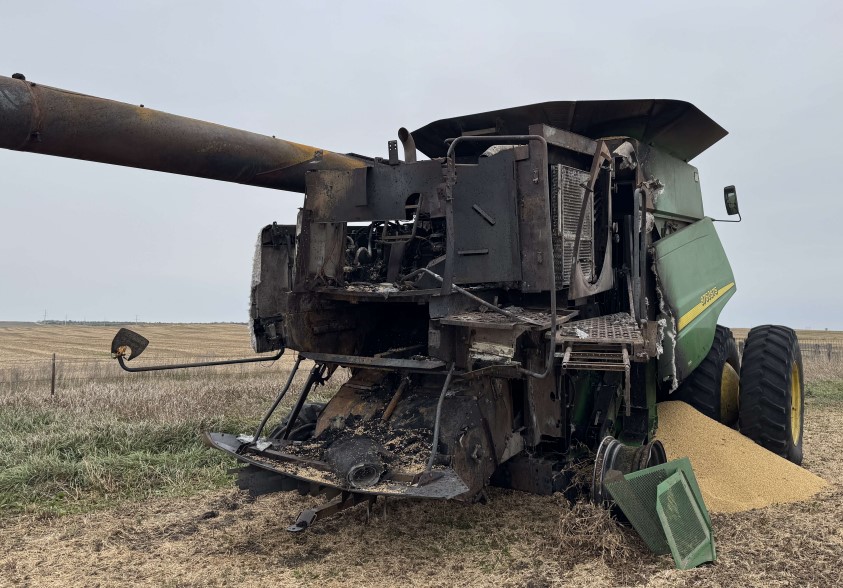 2006 John Deere 9760 Combine - Image 6