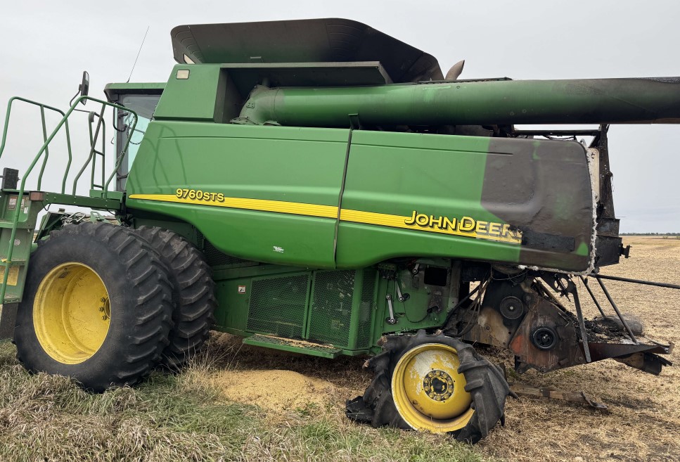 2006 John Deere 9760 Combine