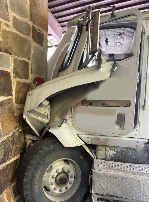 2007 International DF567 w/ Cement Mixer - Image 4