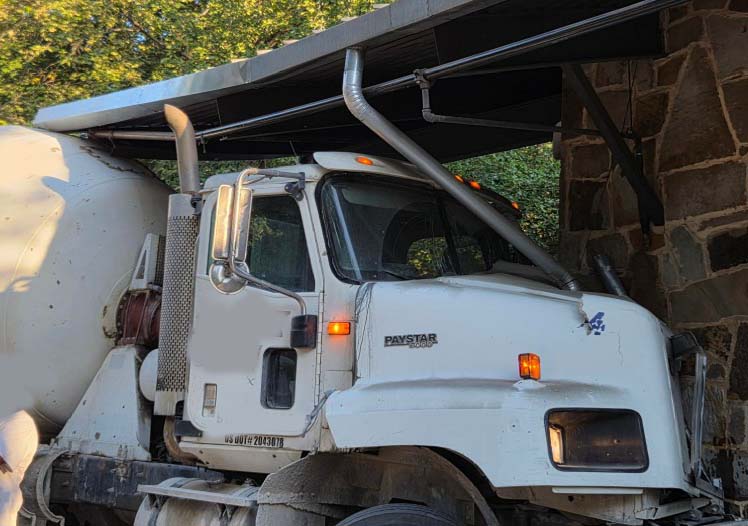 2007 International DF567 w/ Cement Mixer - Image 5