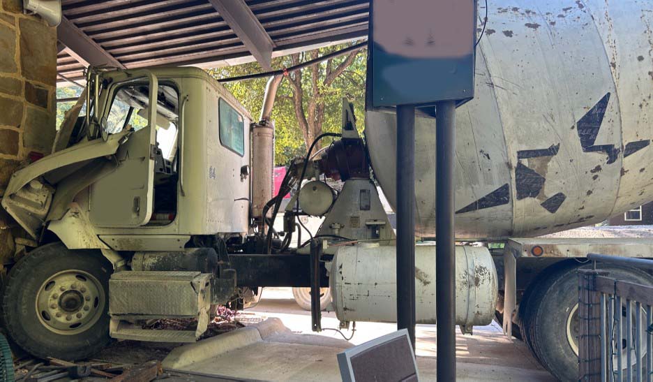 2007 International DF567 w/ Cement Mixer - Image 7