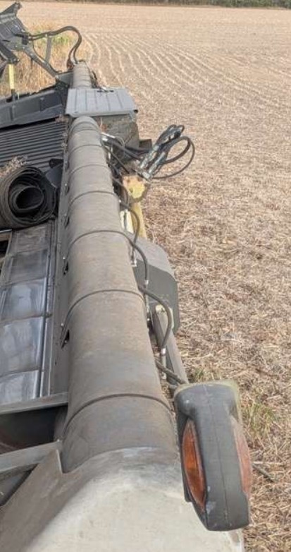 2011 Gleaner 9250 Header