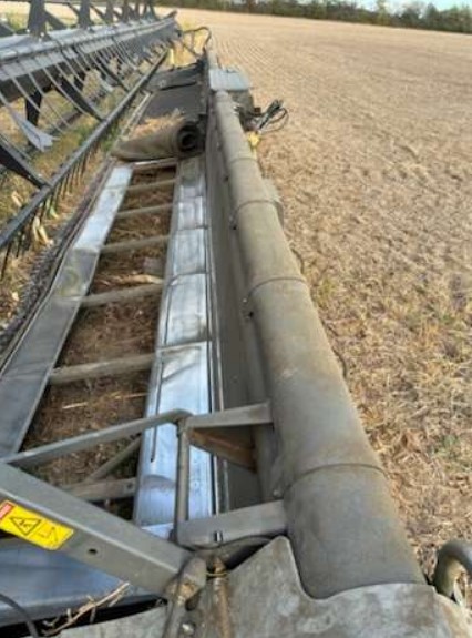 2011 Gleaner 9250 Header - Image 2