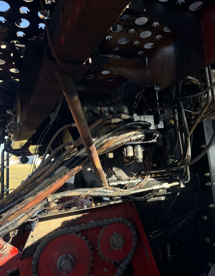 2012 CASE IH 7130 Combine - Image 4