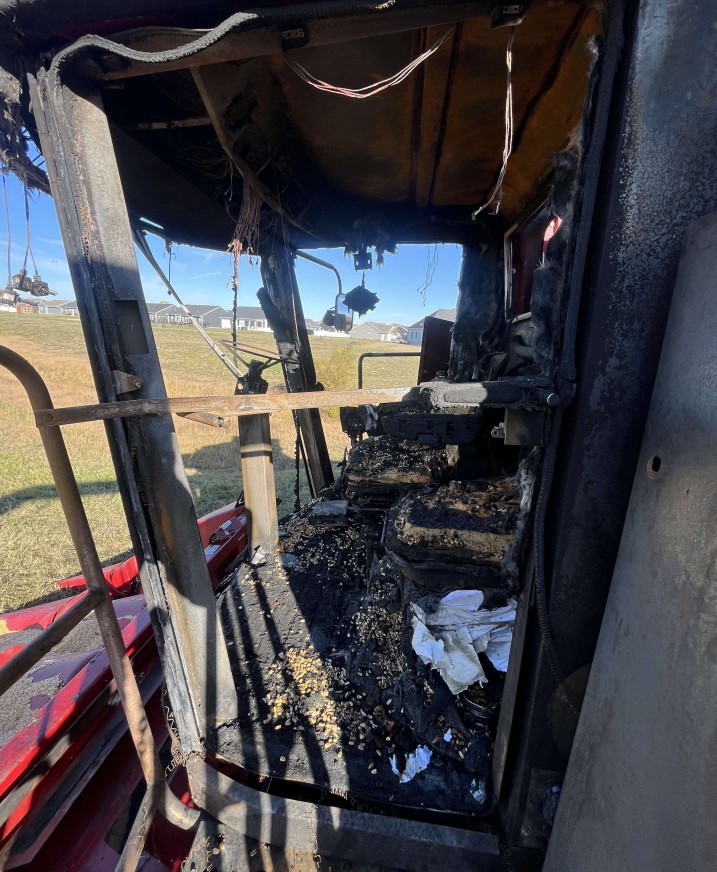 2012 CASE IH 7130 Combine - Image 5