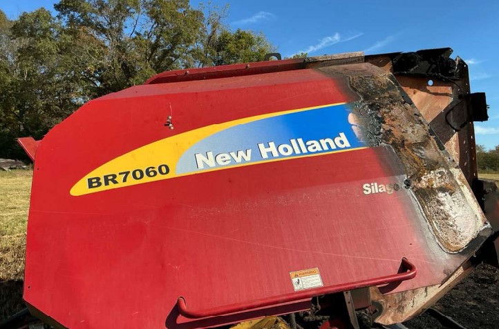 2008 New Holland BR7060 Baler - Image 2