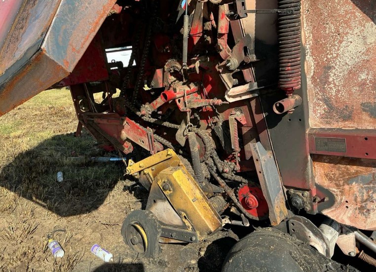 2008 New Holland BR7060 Baler - Image 3