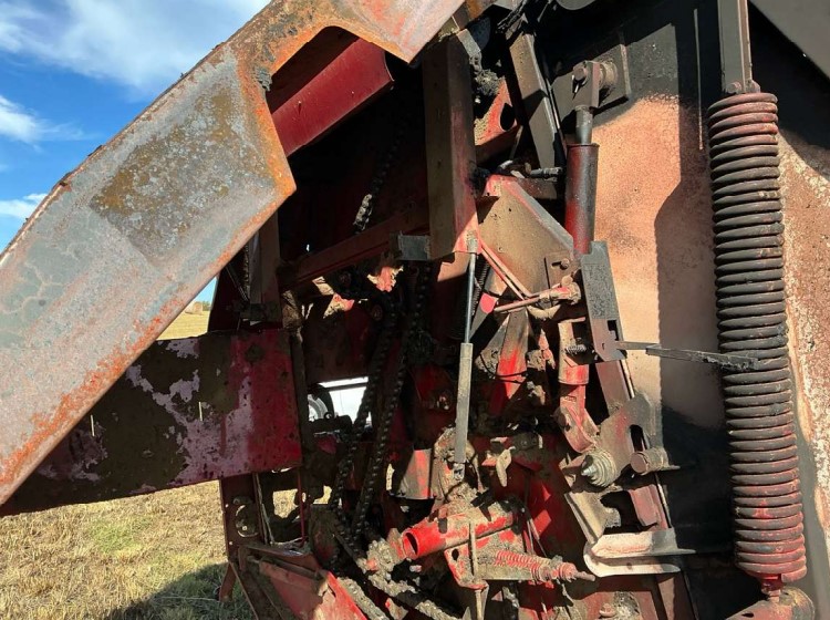2008 New Holland BR7060 Baler - Image 5