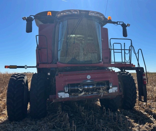 2013 CASE IH 8230 Combine - Image 2