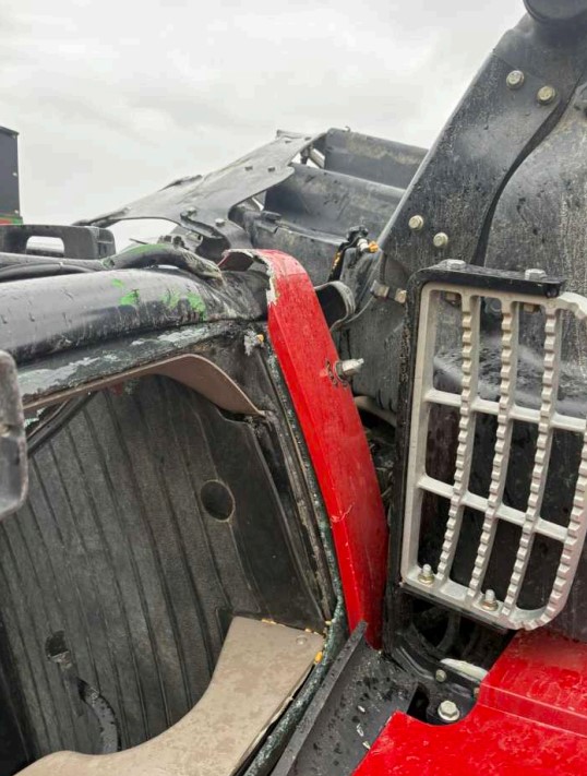 2013 CASE IH Magnum 235 Tractor - Image 4