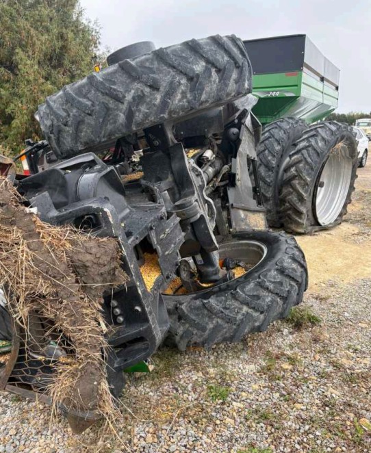 2013 CASE IH Magnum 235 Tractor - Image 6