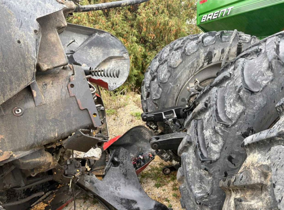 2013 CASE IH Magnum 235 Tractor - Image 8