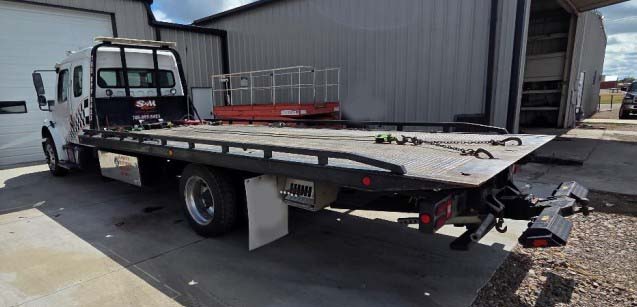 2017 Freightliner 16M Tow Truck - Image 10