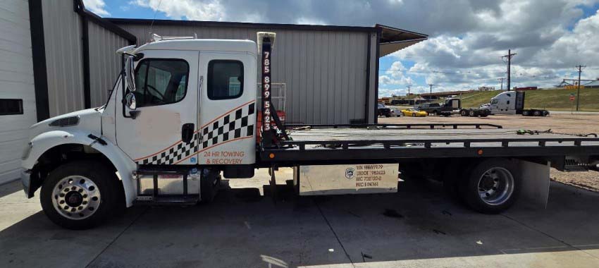 2017 Freightliner 16M Tow Truck - Image 12