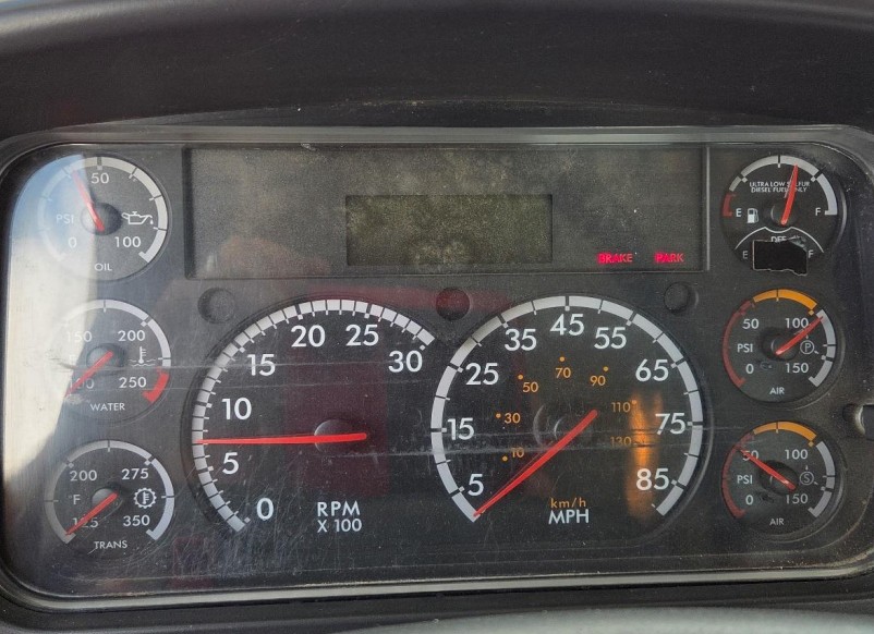 2017 Freightliner 16M Tow Truck - Image 2